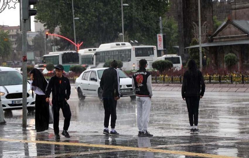 Kar ve sağanak geri geliyor! Meteoroloji yeni hava durumu haritasını yayımladı! İstanbul, Ankara ve İzmir'i vuracak