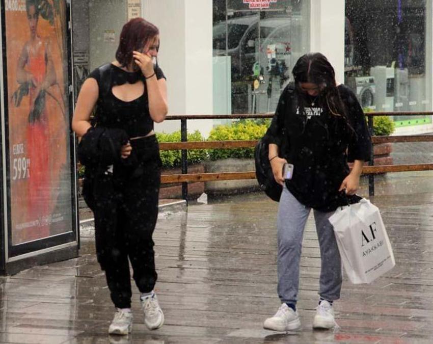 Kar ve sağanak geri geliyor! Meteoroloji yeni hava durumu haritasını yayımladı! İstanbul, Ankara ve İzmir'i vuracak