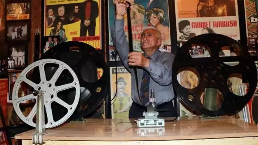 Adana'da müzeye çevirdiği evinde Yeşilçam'ı yaşatıyor