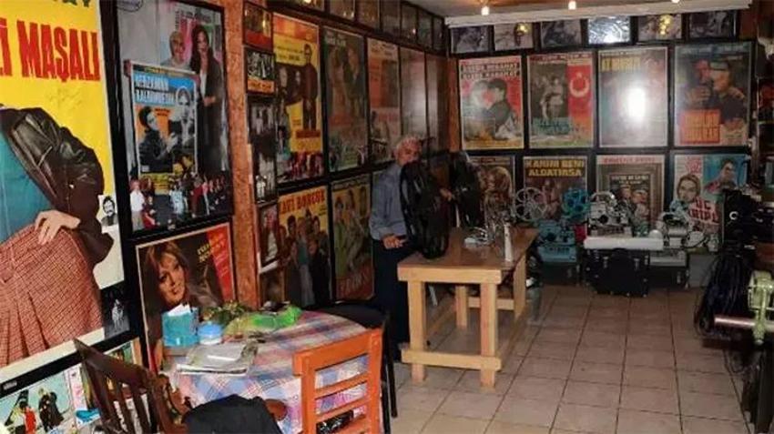 Adana'da müzeye çevirdiği evinde Yeşilçam'ı yaşatıyor