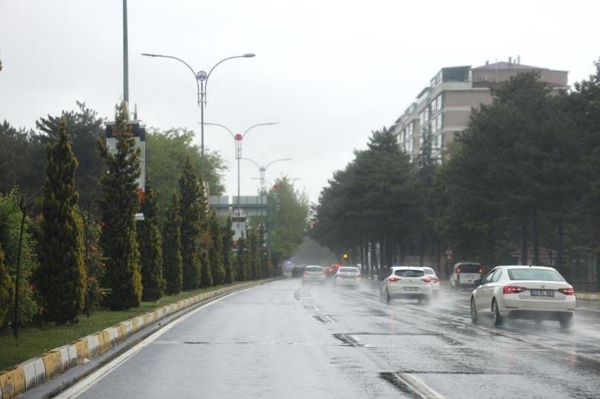 Soğuk havalar gök gürültülü sağanak yağışları getiriyor! İstanbul dahil birçok il için kritik alarm