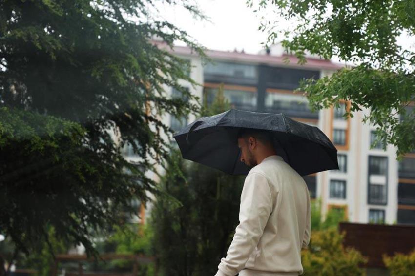 Soğuk havalar gök gürültülü sağanak yağışları getiriyor! İstanbul dahil birçok il için kritik alarm