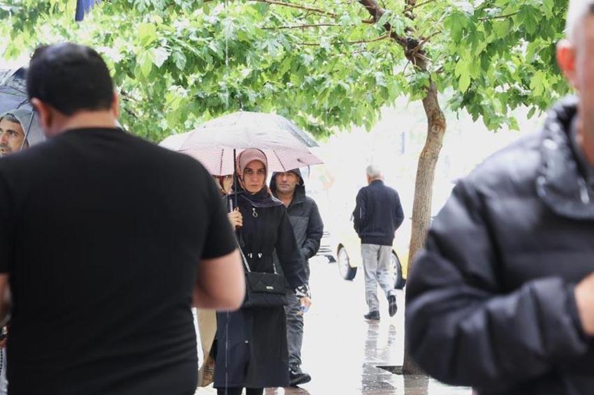 Soğuk havalar gök gürültülü sağanak yağışları getiriyor! İstanbul dahil birçok il için kritik alarm