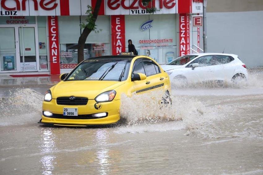 Soğuk havalar gök gürültülü sağanak yağışları getiriyor! İstanbul dahil birçok il için kritik alarm