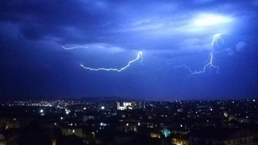 Meteoroloji'den 13 şehir için gök gürültülü sağanak yağış uyarısı geldi!