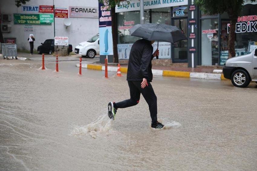 Meteoroloji'den 13 şehir için gök gürültülü sağanak yağış uyarısı geldi!