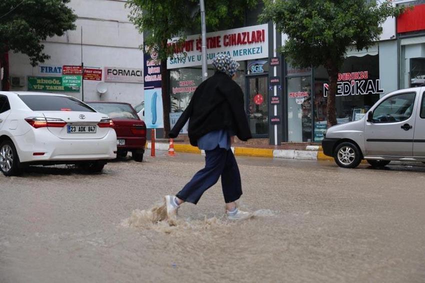 Meteoroloji'den 13 şehir için gök gürültülü sağanak yağış uyarısı geldi!