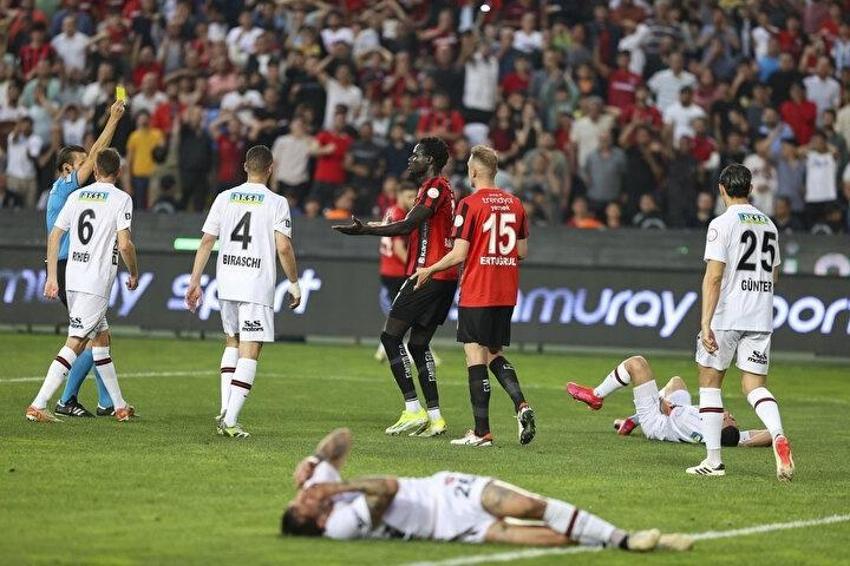 Süper Lig küme düşen takımlar: Kaç takım küme düşüyor? 3'ü gitti 1'i kaldı!