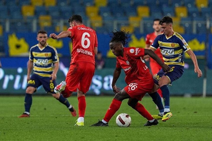 Süper Lig küme düşen takımlar: Kaç takım küme düşüyor? 3'ü gitti 1'i kaldı!