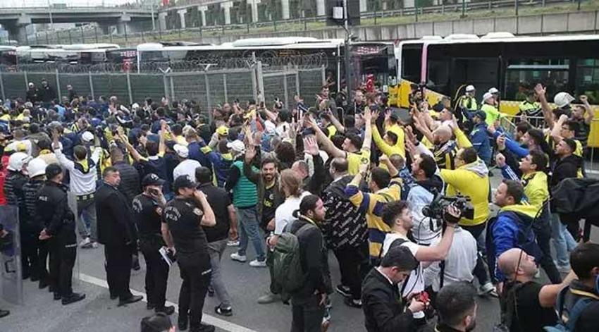 Galatasaray-Fenerbahçe derbisi öncesi Rams Park'ta şölen! Florya'da sarı-lacivertli taraftara pet şişe atıldı