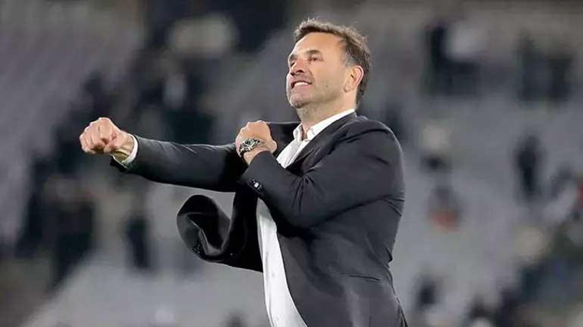 Galatasaray-Fenerbahçe derbisi öncesi Rams Park'ta şölen! Florya'da sarı-lacivertli taraftara pet şişe atıldı