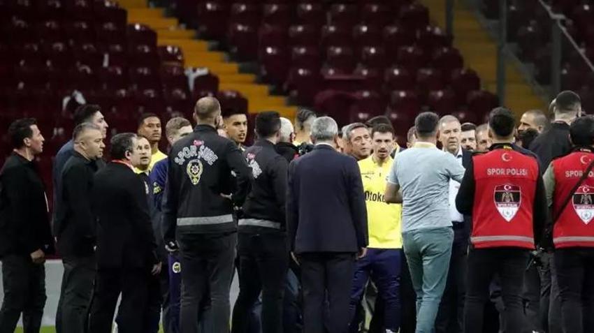 Ali Koç müdüre 'dayak yiyeceksin' deyip Selahattin Baki'ye fena saldırdı, yer yerinden oynadı