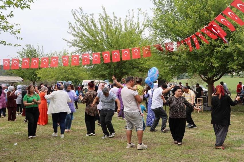 Adanalı muhtar mahalleli kaynaşsın istedi, ilk vaadini gerçekleştirdi! Şenlik düzenledi
