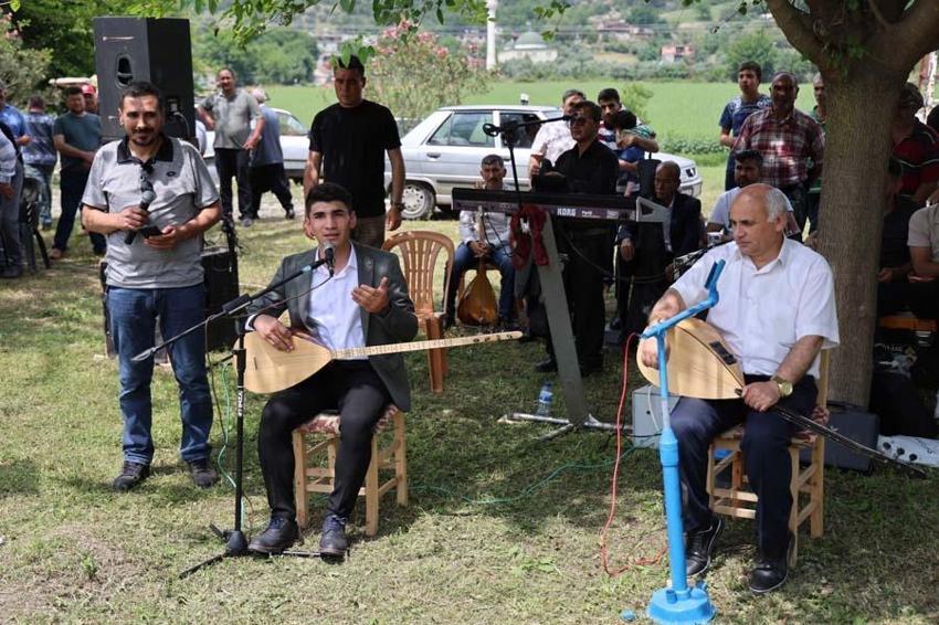 Adanalı muhtar mahalleli kaynaşsın istedi, ilk vaadini gerçekleştirdi! Şenlik düzenledi