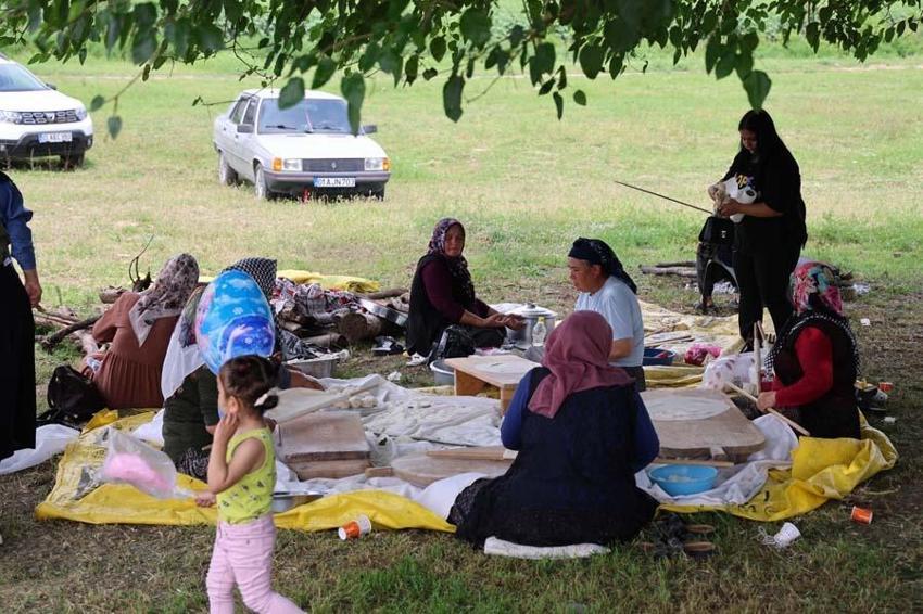 Adanalı muhtar mahalleli kaynaşsın istedi, ilk vaadini gerçekleştirdi! Şenlik düzenledi