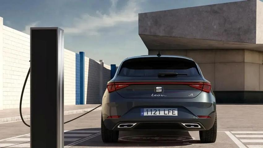 Seat Leon yeni fiyatıyla fark attı! Bunu kimse tahmin edemedi