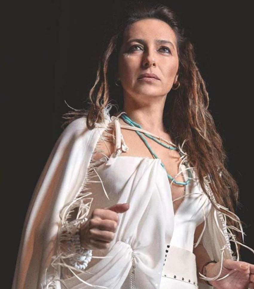 Ayça Bingöl’den usta tiyatroculara eleştiri! Keşke el vermiş olsalardı