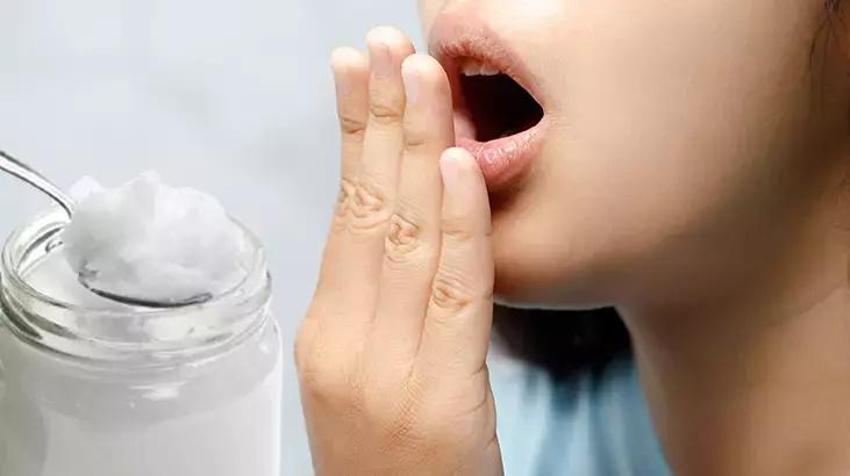 1 çorba kaşığı kadar ağızda çalkalayın! Ağız kokusu da nedeni de ortadan kalkıyor