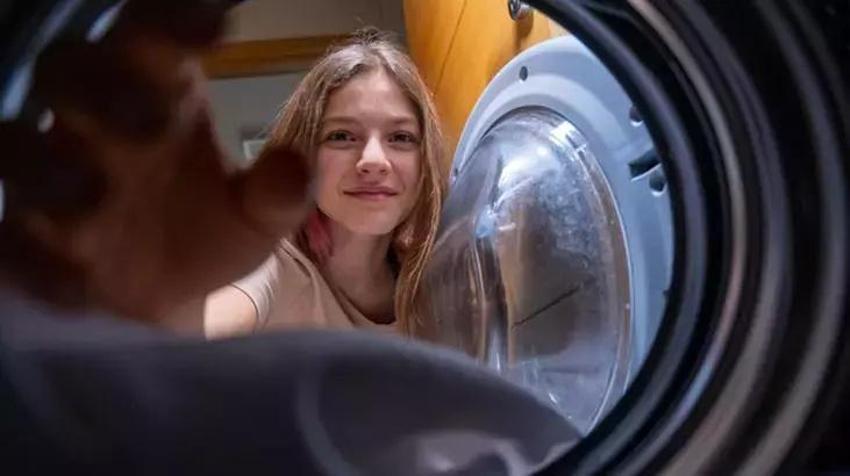 Kıyafetleri 1 kapakla mis gibi kokutan tüyo; Ev hanımlarının gizli sırrı çamaşırda ne leke bırakıyor ne koku