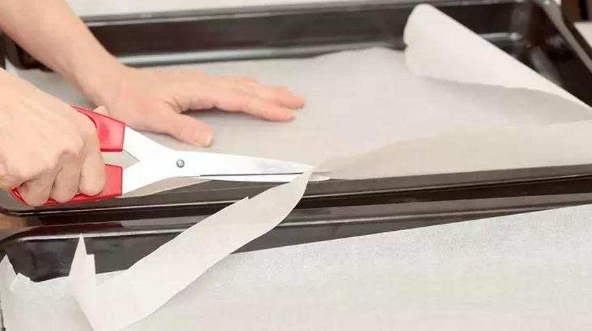 Pişirme kağıdının sağlıklısı bu detayda saklı; alırken kimse dikkat etmiyor! Hormon dengesini altüst ediyor