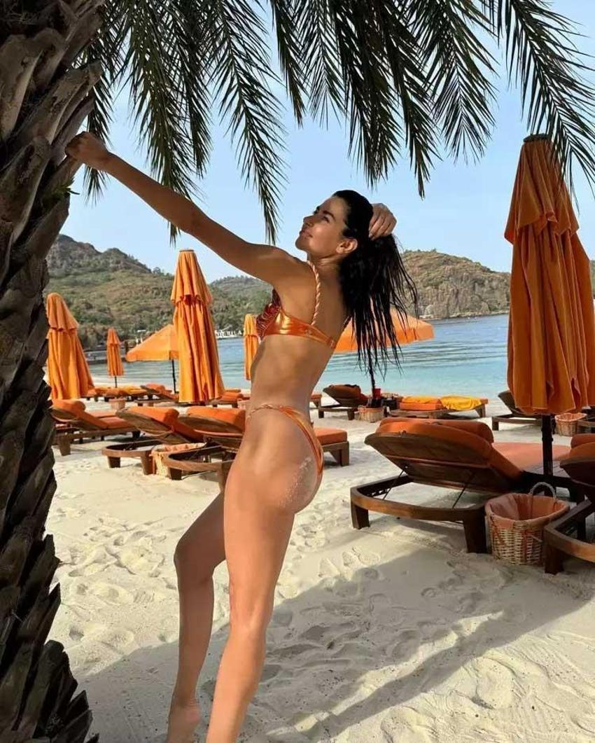 Nesrin Cavadzade iddialı paylaşımlara doymuyor! Peş peşe bikinili karelerini yayınladı