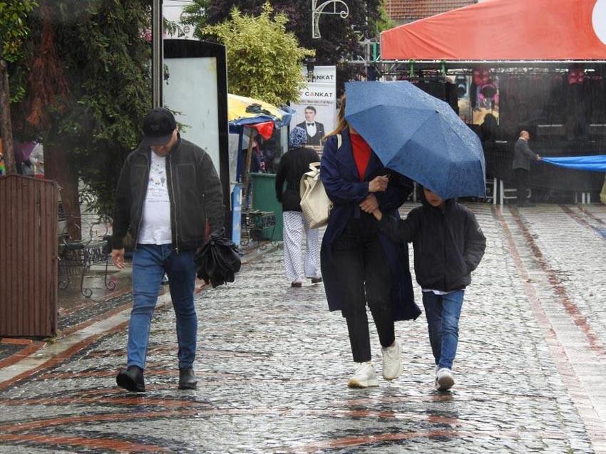 Meteoroloji son hava tahmin raporunu yayınladı! Gök gürültülü sağanak yağışlar geri geliyor...