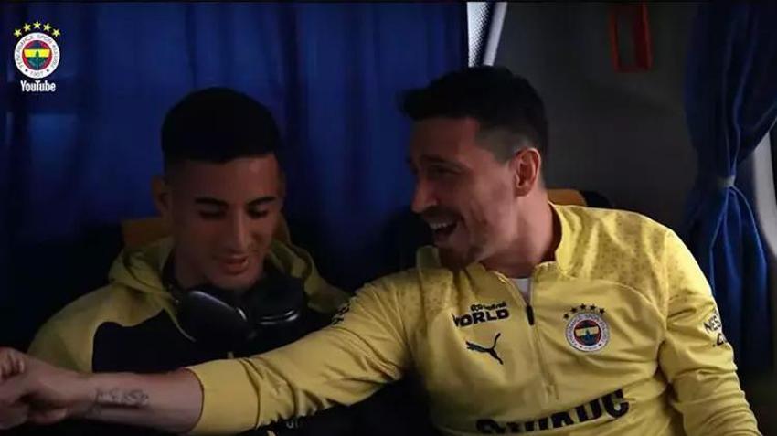İsmail Kartal, Ali Koç'un yanında sinirden masayı yumrukladı, hayvan gibi olun