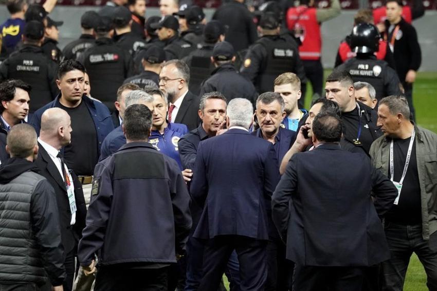 Derbinin olaylı adamı hakkında bomba karar! Ali Koç'un yüzüne söyledi: Pazarlık yapmam 