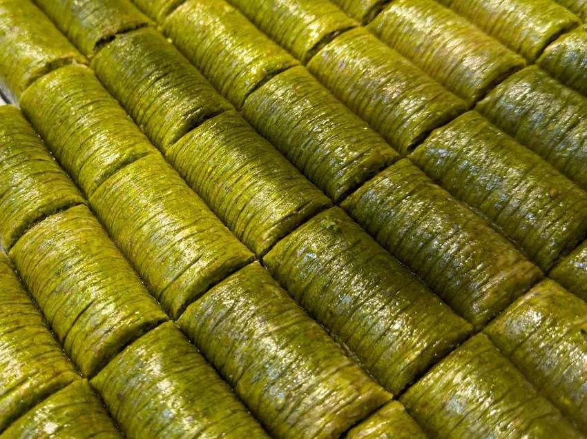 Gaziantep'in yeşil altını: Fıstık sarma hem göze hem de damağa hitap ediyor