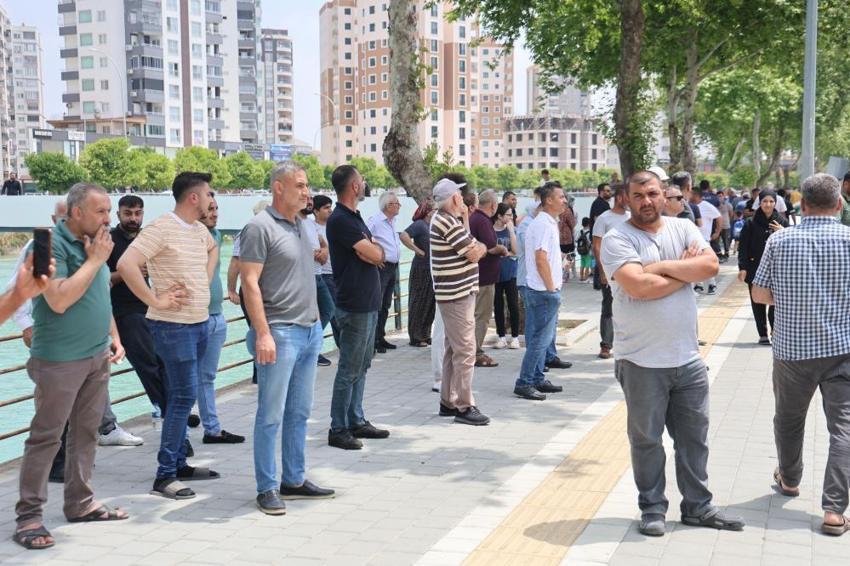Adana'da korkutan yangın: Mobilyacıda başladı, müstakil eve sıçradı
