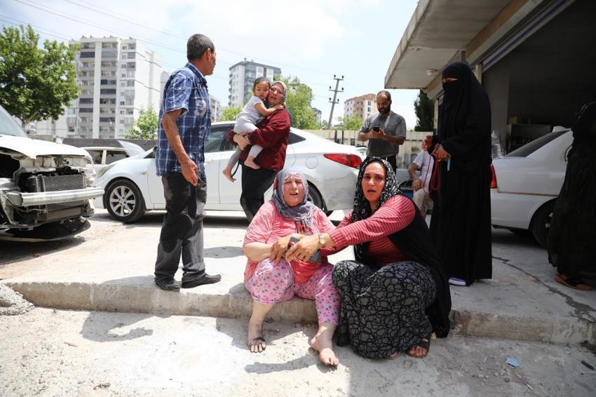 Adana'da korkutan yangın: Mobilyacıda başladı, müstakil eve sıçradı