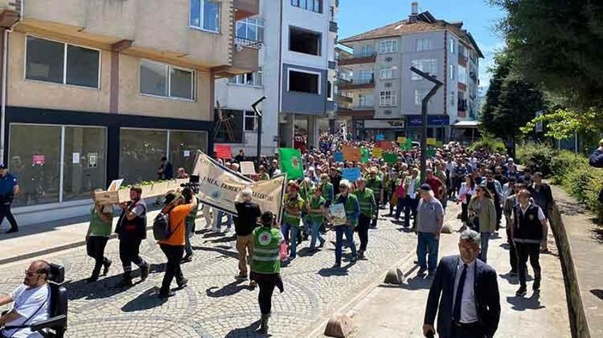 Çay alım fiyatlarına tabutlu protesto