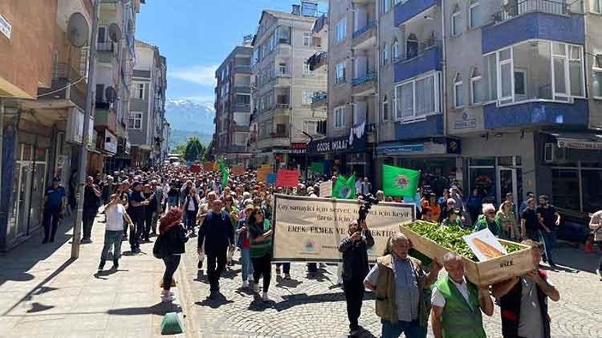Çay alım fiyatlarına tabutlu protesto