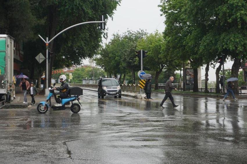 Meteoroloji son dakika uyarısında bulundu! Gök gürültülü sağanak yağışlar etkili olacak...