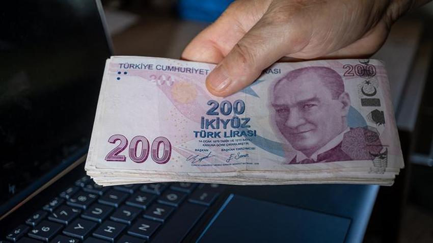 Parasını faize yatırmak isteyenlere kritik uyarı! Mevduatta oranlar değişti