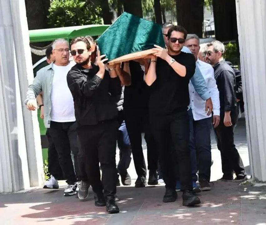 Sercan Badur'un acı günü! Babası son yolculuğuna uğurlandı