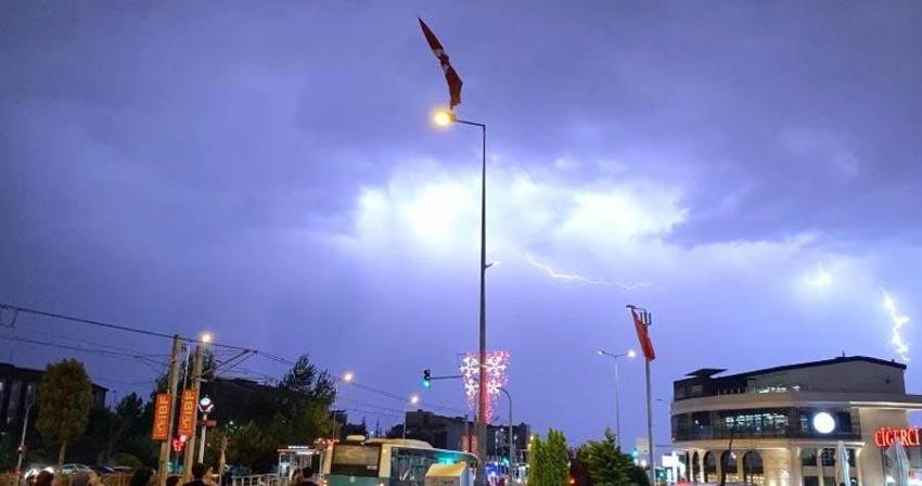 Hafta sonu hava durumu nasıl olacak? Meteoroloji'den gök gürültülü sağanak yağış uyarısı geldi