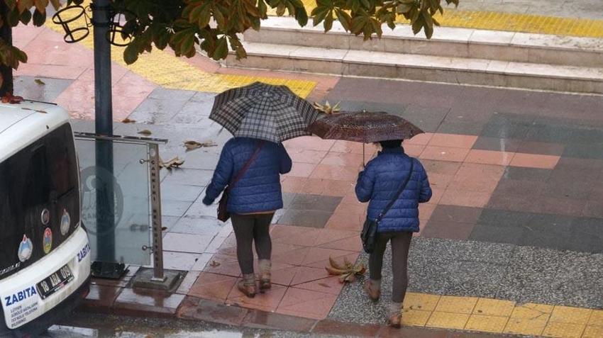 Hafta sonu hava durumu nasıl olacak? Meteoroloji'den gök gürültülü sağanak yağış uyarısı geldi