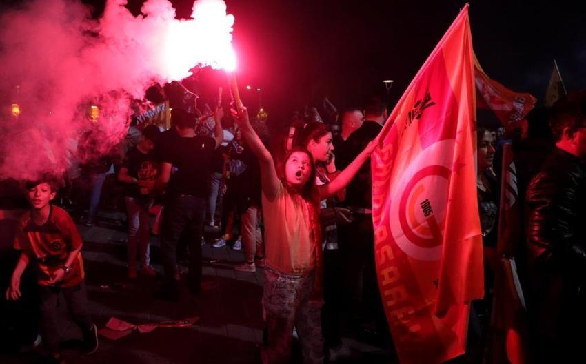 Galatasaray taraftarı şampiyonluğu doyasıya kutluyor! Kupa töreni saati de belli oldu