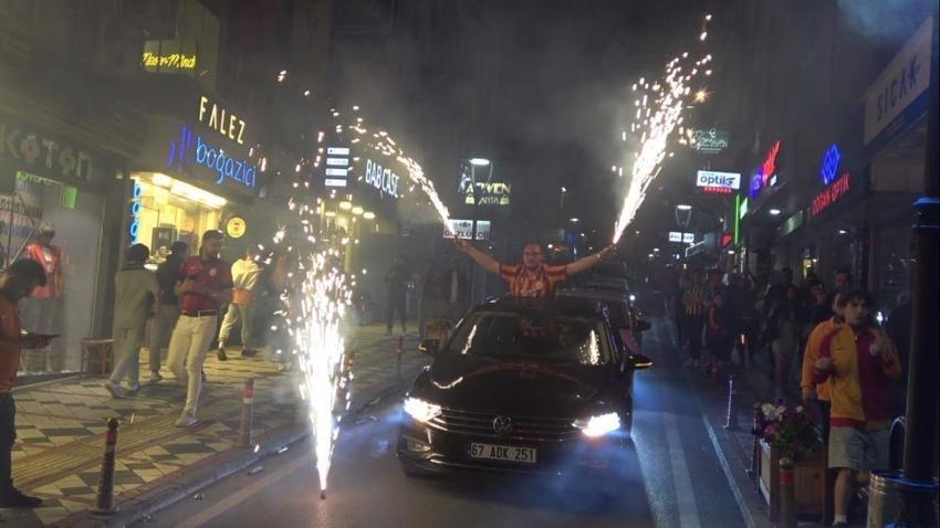 Galatasaray taraftarı şampiyonluğu doyasıya kutluyor! Kupa töreni saati de belli oldu