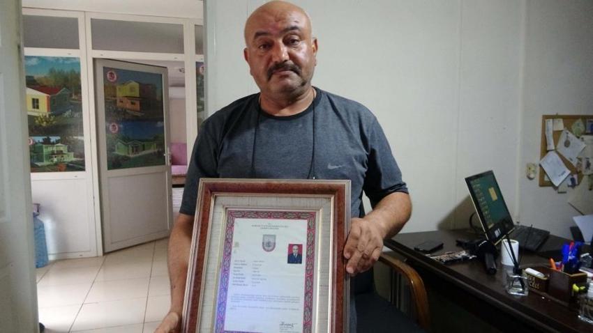 Tatbikatta sakatlanarak tedavi gören emekli uzman çavuşa 20 yıl sonra gelen gazilik gururu
