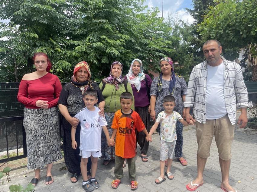 Adana'da öğretmenin öldüğü yola mahalleli üst geçit istiyor