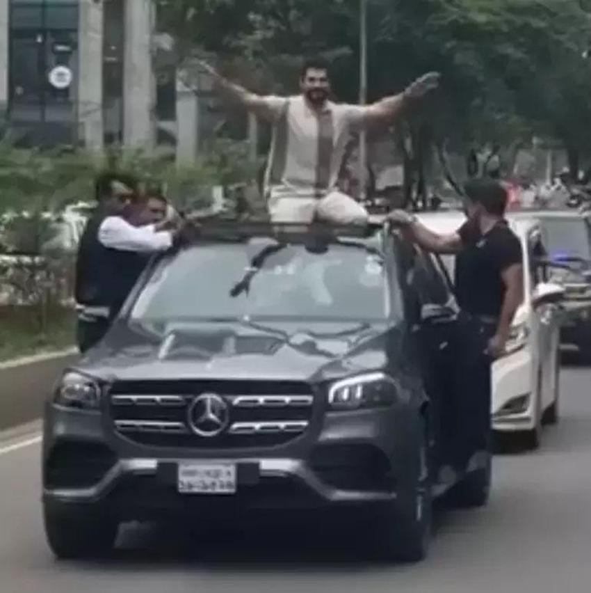 Bangladeş’te Burak izdihamı! Polis müdahale etti