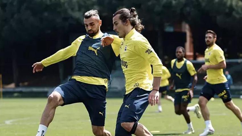 Çağlar Söyüncü, evlenmek için Galatasaray'ın şampiyon olmasını beklemiş! Cengiz Ünder'in görüntüsü olay oldu