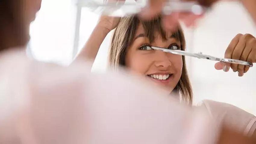 Kuaförler bu tüyoyu saklıyor! Evdeki 3 malzemeyle saçlar yumuşuyor; fön çekilmiş gibi elektriklenmiyor!