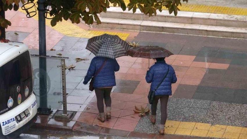 Meteoroloji son hava durumu raporunu yayınladı! Gök gürültülü ve kuvvetli sağanak yağışlar birçok ilde etkili olacak...