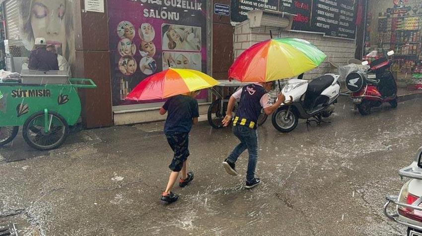 Meteoroloji son hava durumu raporunu yayınladı! Gök gürültülü ve kuvvetli sağanak yağışlar birçok ilde etkili olacak...