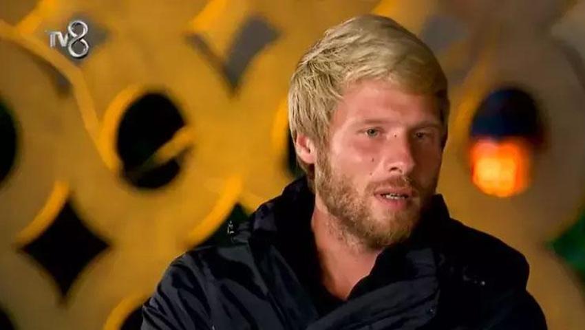 Survivor'da sürpriz isim adaya veda etti