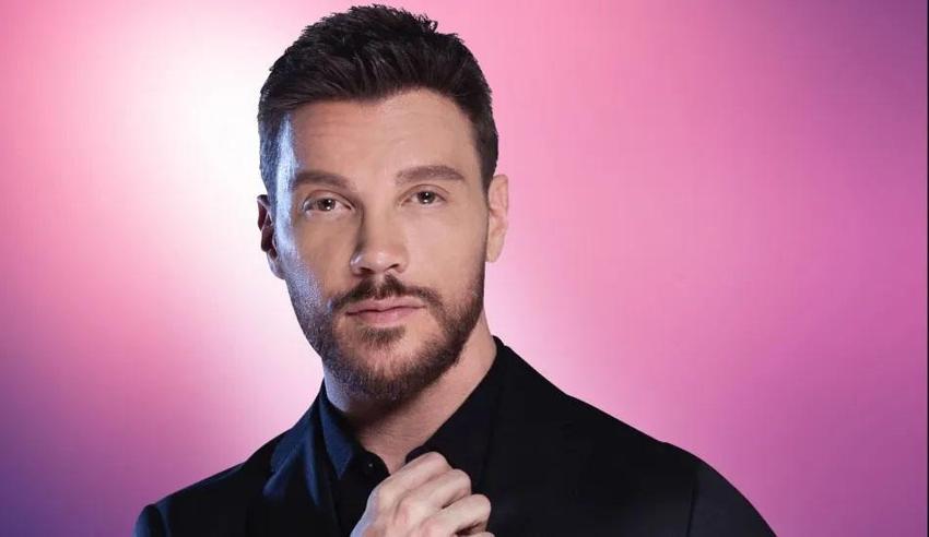 Hadise'nin 10. Yıl Marşı'nı okuduğu tarz olay olmuştu! Sinan Akçıl'dan tepki gecikmedi