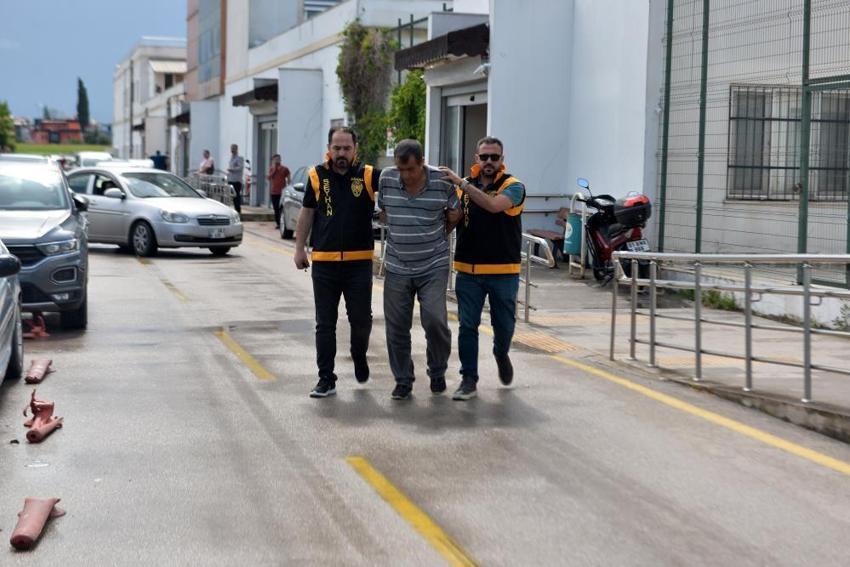 Evinde 2, bahçesinde gömülü 2 silah bulundu; 'İçki içmeye gelenler koymuş olabilir' dedi